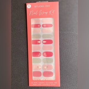 Studio Oh! Christmas Nail Wrap Kit in Pink and Silver